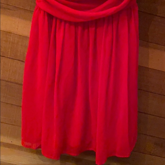 A red cocktail dress - Picture 4 of 4